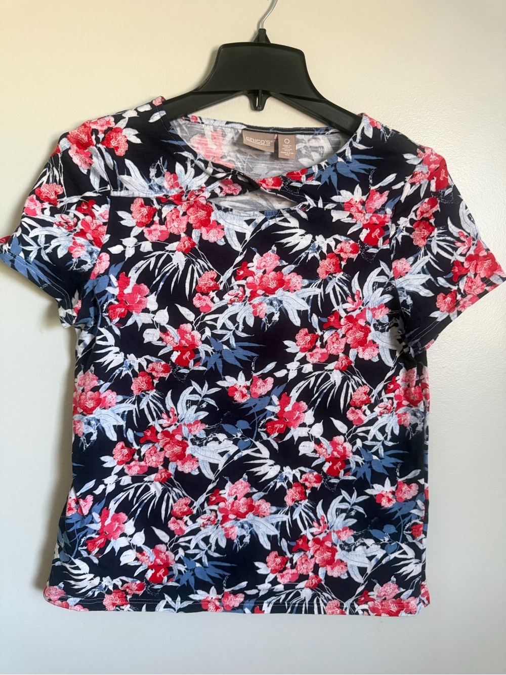 Chicos Navy and Pink Floral Short Sleeve top twist neck size Small (0)